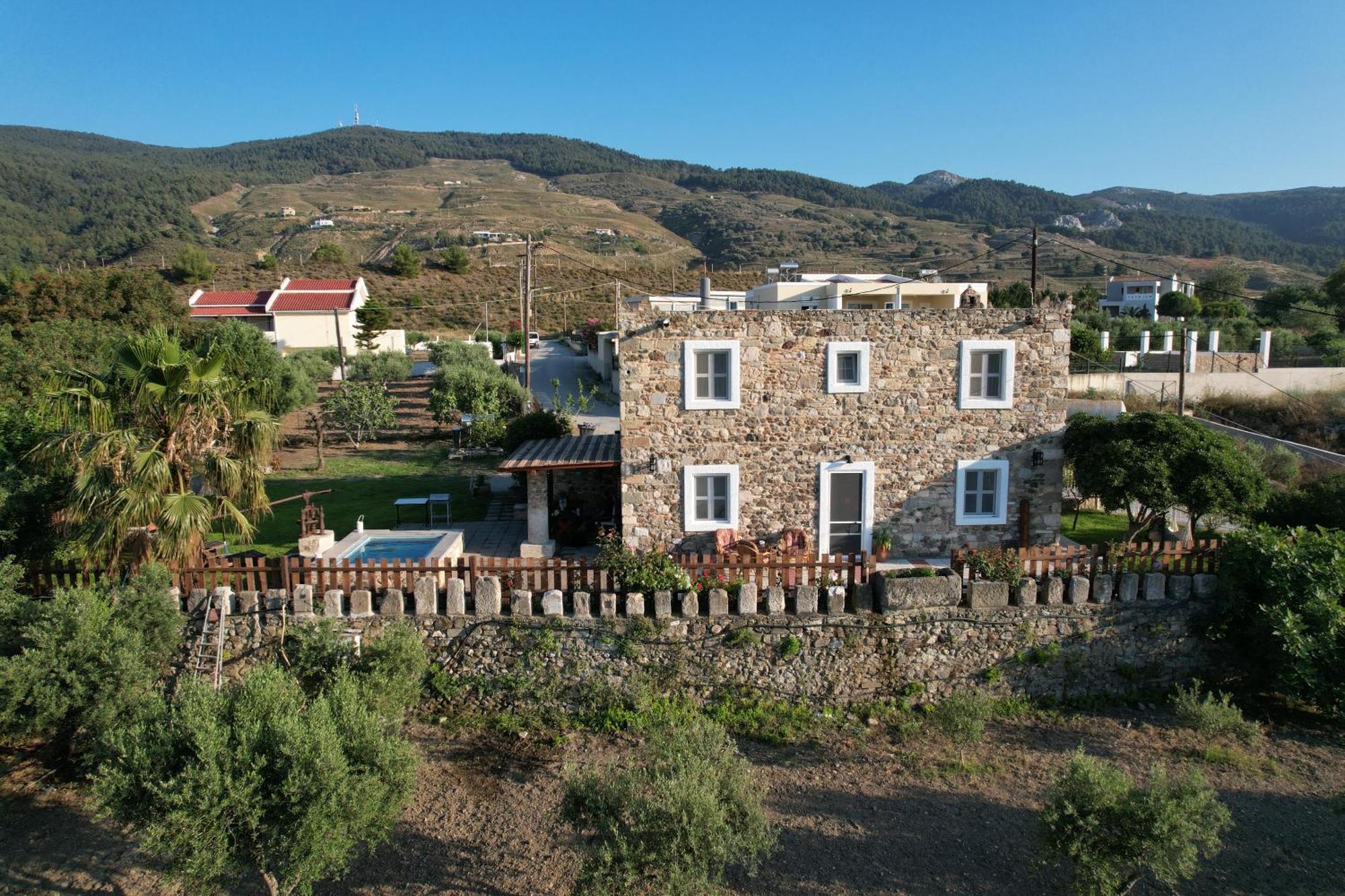 Traditional Kos Villa With Swimming Pool, Lawn Yard And Bbq Exterior photo